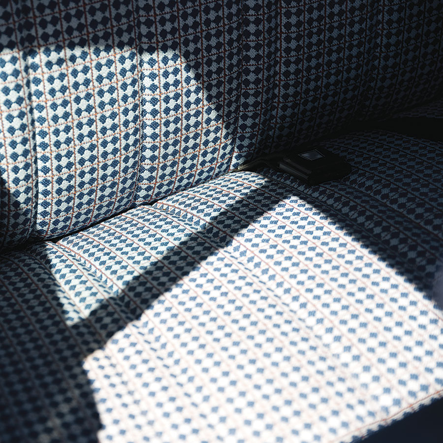 fotografia-completa-del-asiento-del-coche tapizando sofa en madrid